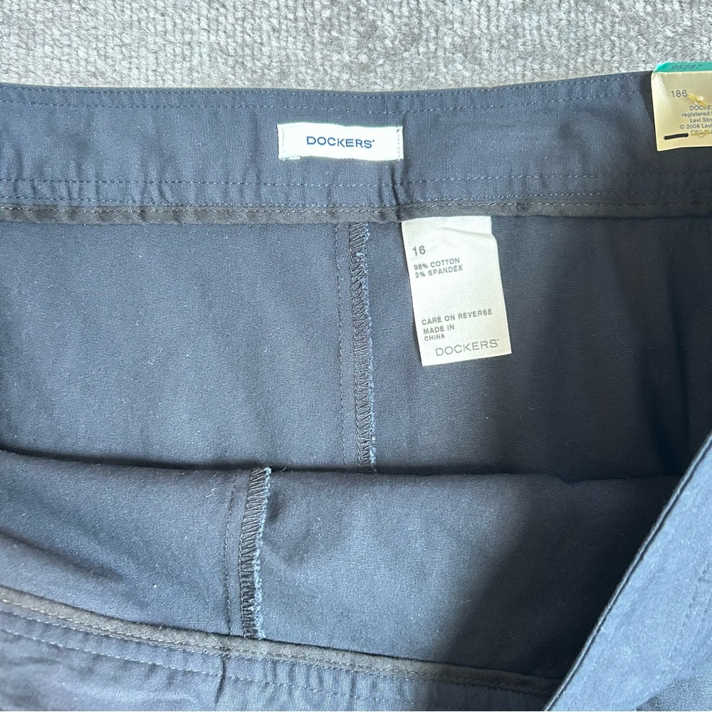 NWT Dockers Women’s Favorite Fit Mid Rise Black Skirt, Size 16 - Picture 5 of 7